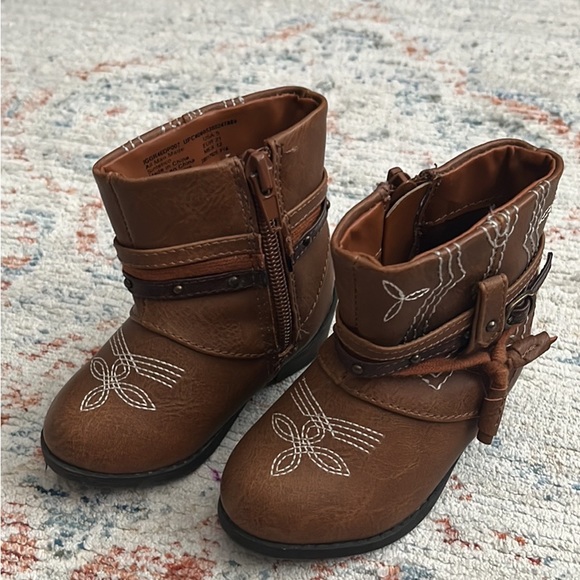 **SOLD**SOLD**SOLD**. Size 5 toddler cowboy boots - Picture 3 of 3